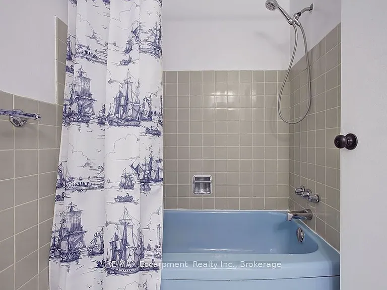 830 Robinson St #204 — Photo 12