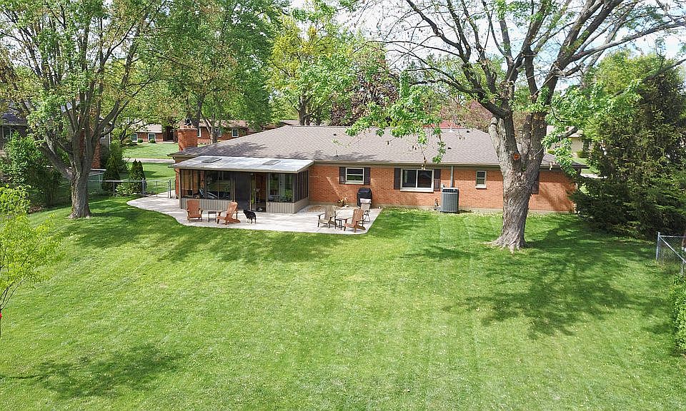 2nd image of 3633 Knollwood Dr
