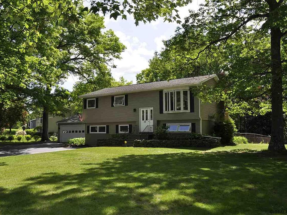 1st image of 17 Oakwood Blvd