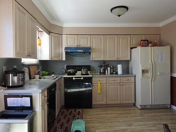 Eat-In-Kitchen