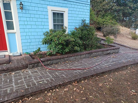 3rd image of 1554 SE Douglas Ave