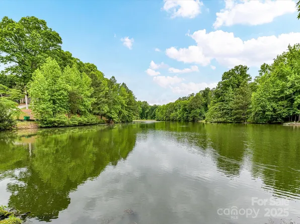 6017 Lake Providence Ln, Charlotte, NC 28277