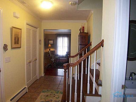 3rd image of 122 Rockledge Cir