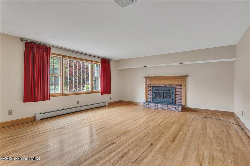 3rd image of 21 Hillcrest Drive