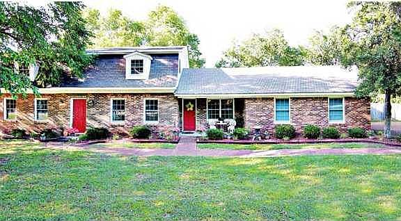 3rd image of 1221 Bradshaw Dr