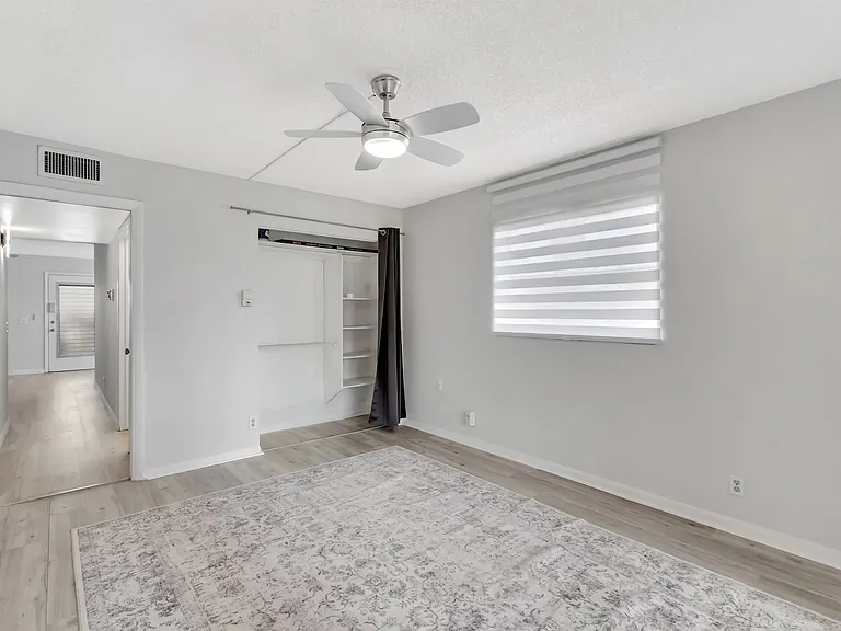 481 Burgundy St #K — Photo 11