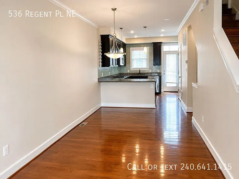536 Regent Pl NE — Photo 2