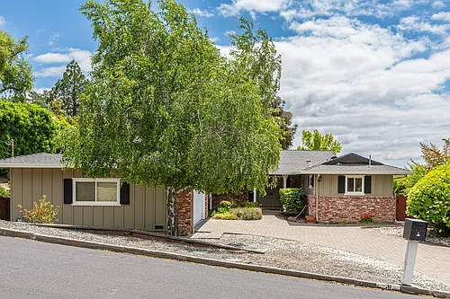 31 Eastwood Dr Photo 1
