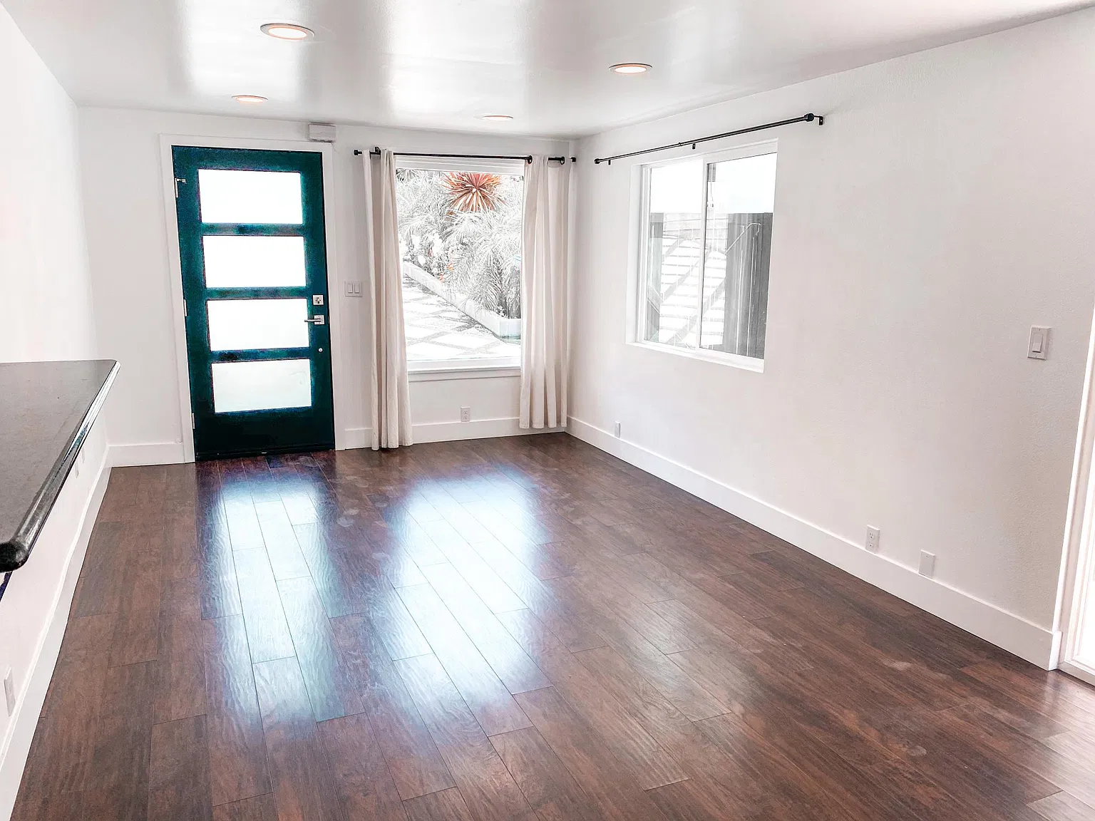 3 bed, 1100 sqft, $4,000 — Photo 2