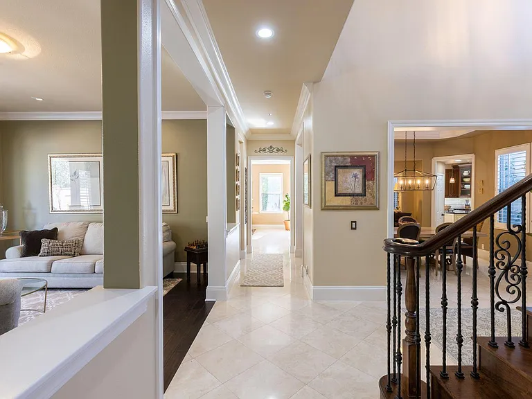 18652 Topanga Canyon Rd — Photo 5