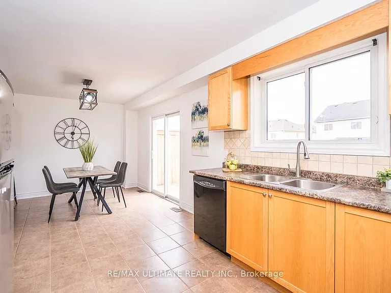 217 Marilyn St — Photo 14