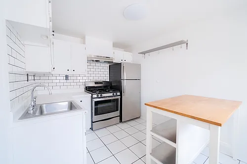 421 E Flora St Photo 1
