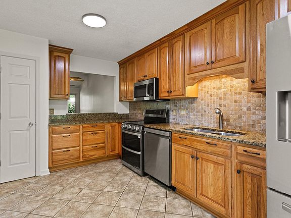 4th image of 66 Forest Lake Dr