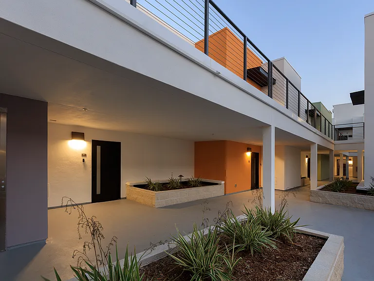 Mission 33 Apartments — Photo 13