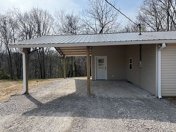 4th image of 760 Rose Hill Rd