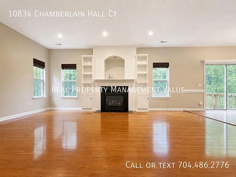 10834 Chamberlain Hall Ct — Photo 8