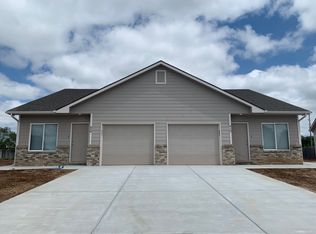 412 S Twin Pines Ave, Haysville, KS 67060
