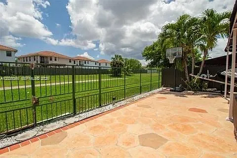 933 NW 106th Avenue Cir — Photo 14