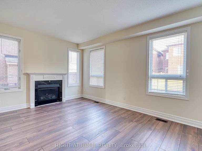 17 Mercury Ave — Photo 6
