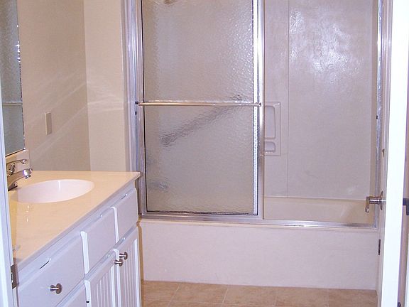 5th image of 2027 Balmoral Dr
