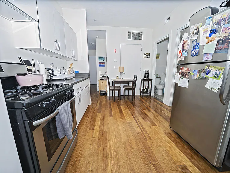 1024 Gates Ave #4I — Photo 5