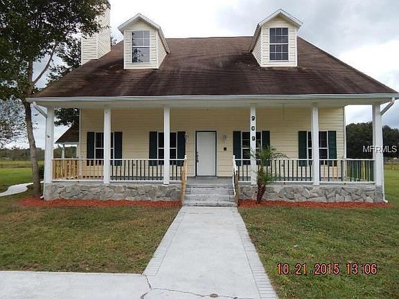 2nd image of 909 Country Oaks Ln