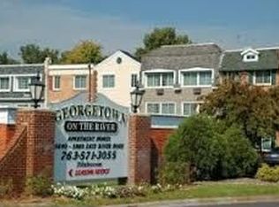 5800 E River Rd APT 213, Fridley, MN 55432