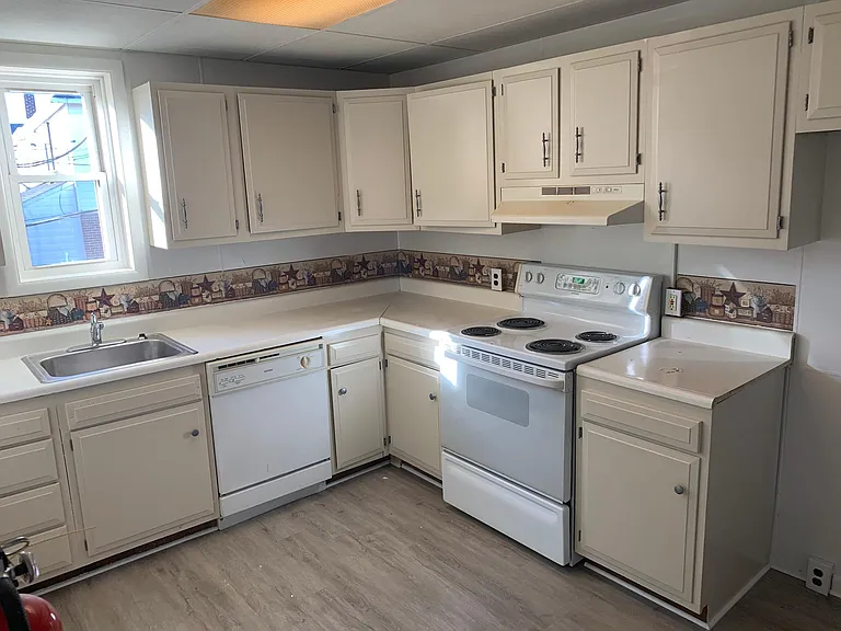 209 S 17th St #2 — Photo 3