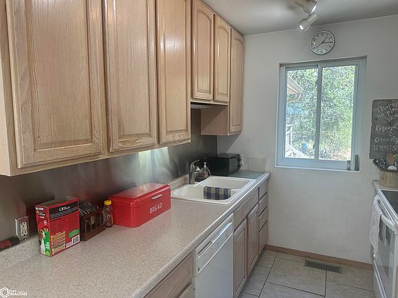 4th image of 1072 Township Road 900