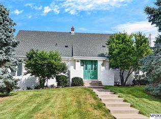 805 Leawood Dr, Omaha, NE 68154