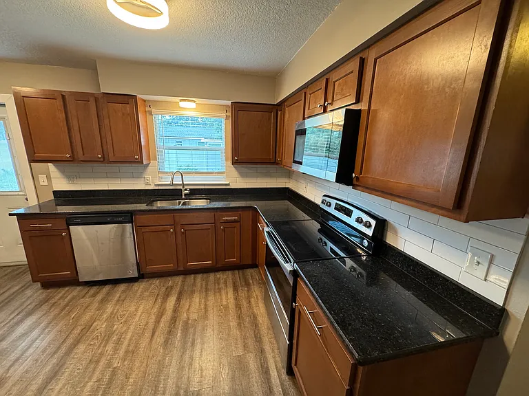 6205 S Church Ave — Photo 12
