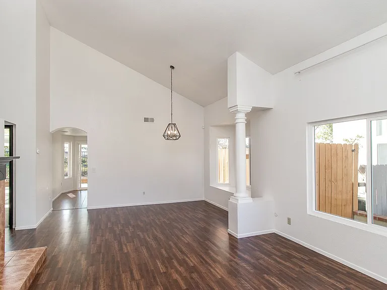 1821 Avenida Segovia — Photo 2