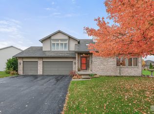 226 Wolverine Dr, Oswego, IL 60543