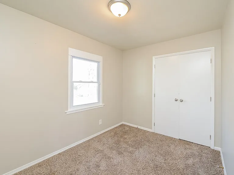 711994_028_bedroom_13618804.jpg