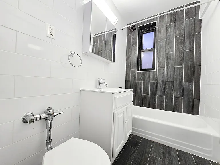 525 Riverdale Ave #7F — Photo 6