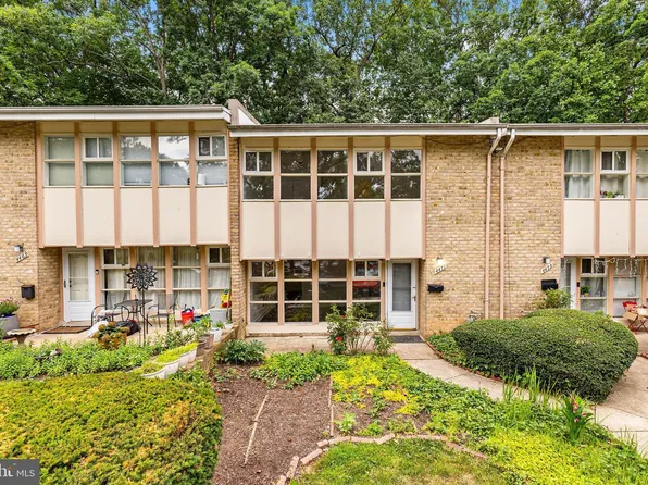 4471 Forest Glen Ct, Annandale, VA 22003