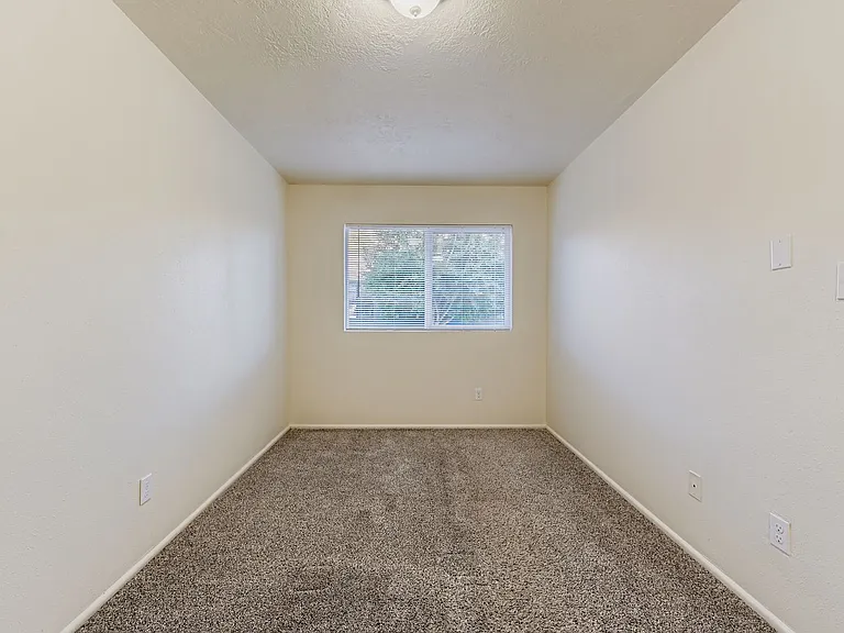 130 NE 17th Ave #16 — Photo 8