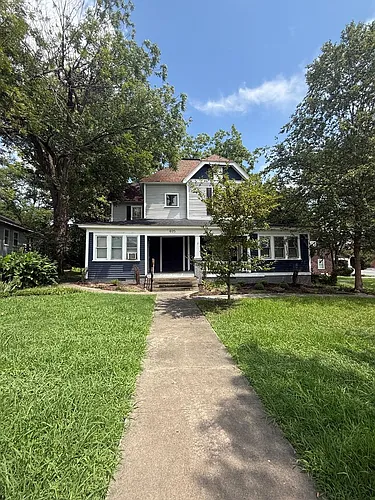 405 W Davis St Photo 1