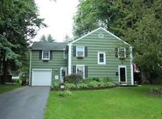 35 Fair Oaks Dr, East Rochester, NY 14445