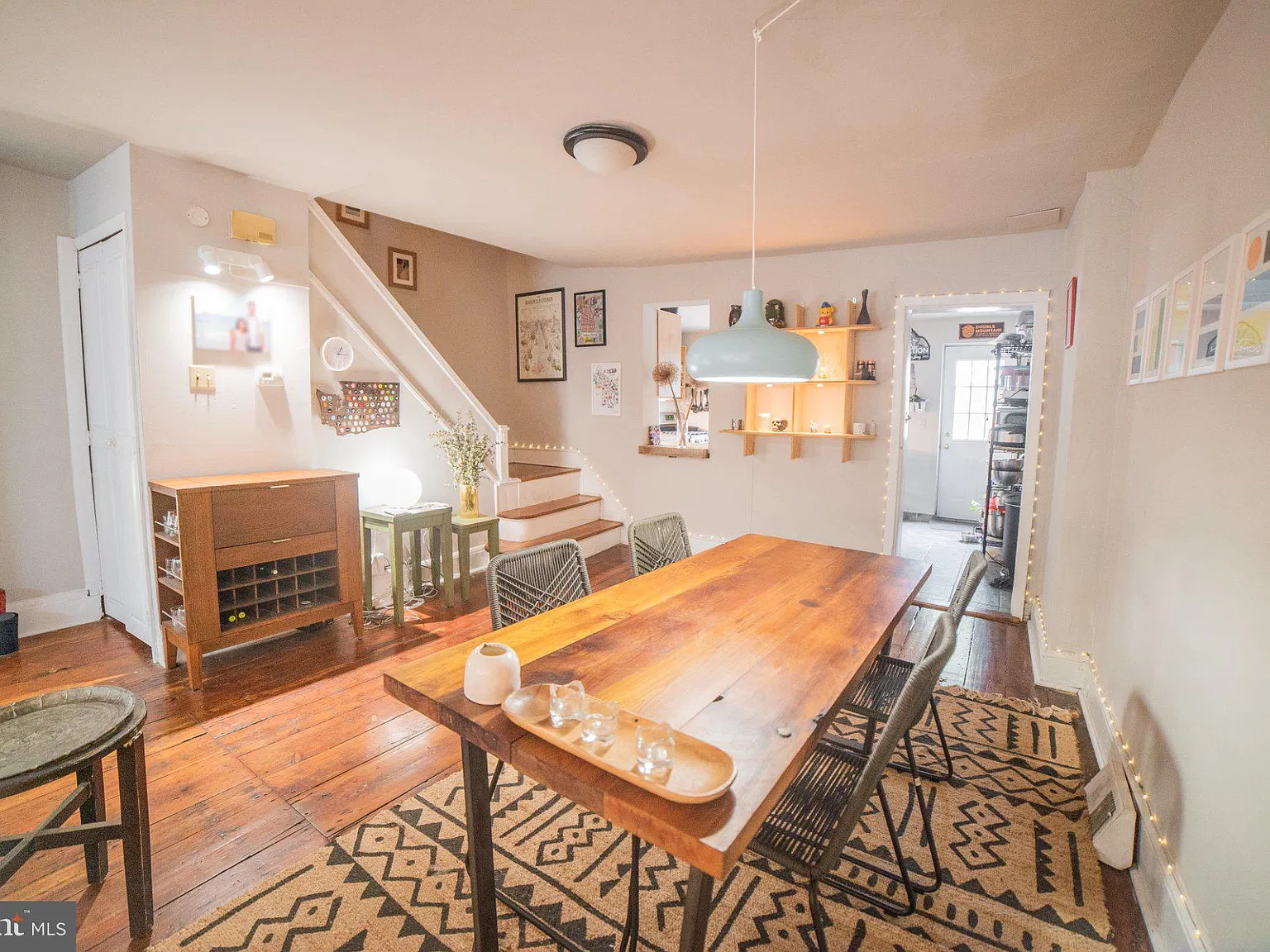 3 bed, 1.0 bath, 1172 sqft, $2,300 — Photo 4