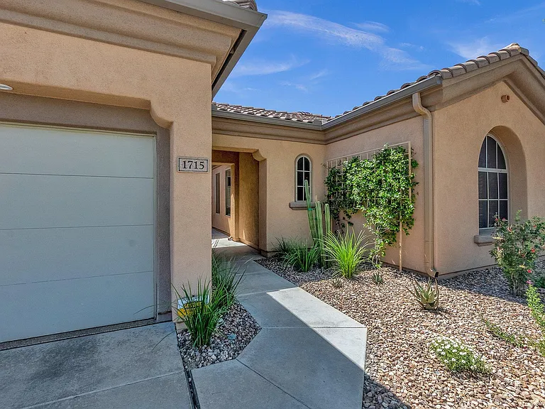 1715 W Ainsworth Dr — Photo 6