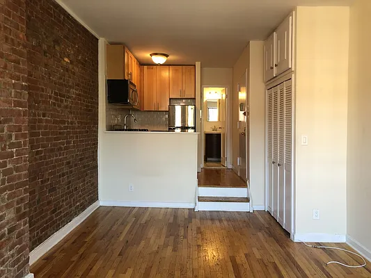 Rented by Longbrook Real Estate Capital LLC | media 13