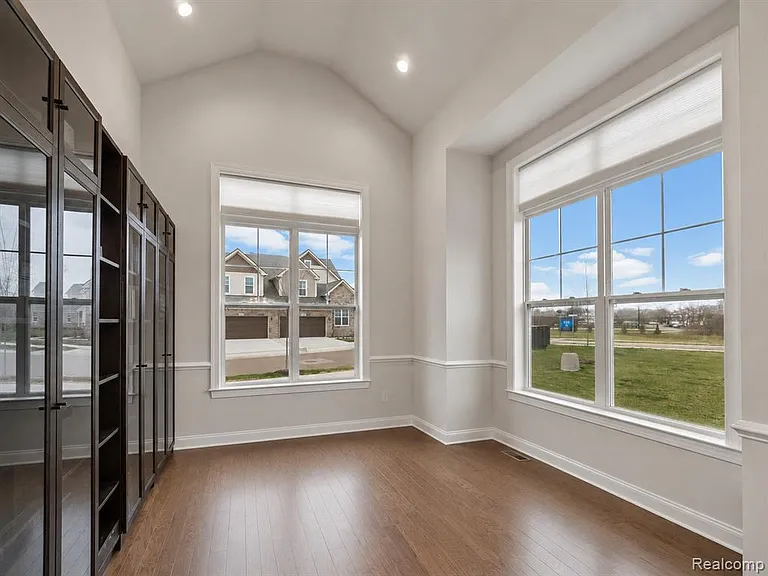 3219 Brackley Dr — Photo 12