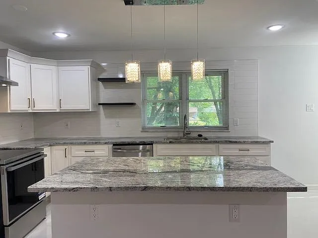 3 bed, 1189 sqft, $1,700 — Photo 4
