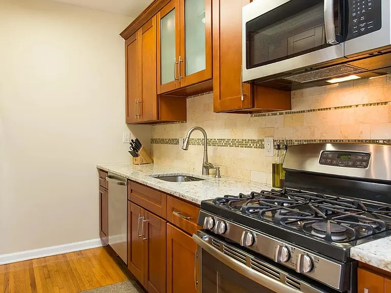 222 Clinton St #7 — Photo 7