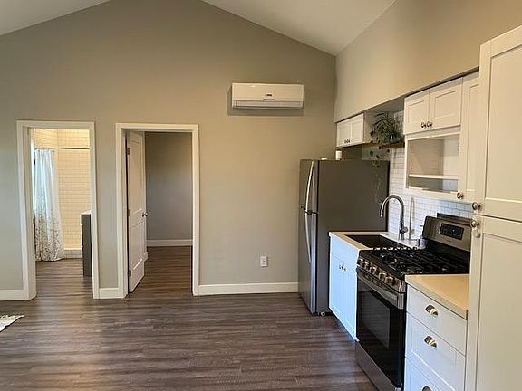 3rd image of 887 Sussex Cir #B