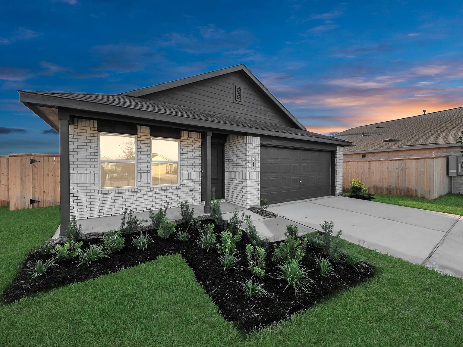 4 bed, 2.0 bath, 1760 sqft, $2,175 — Photo 2
