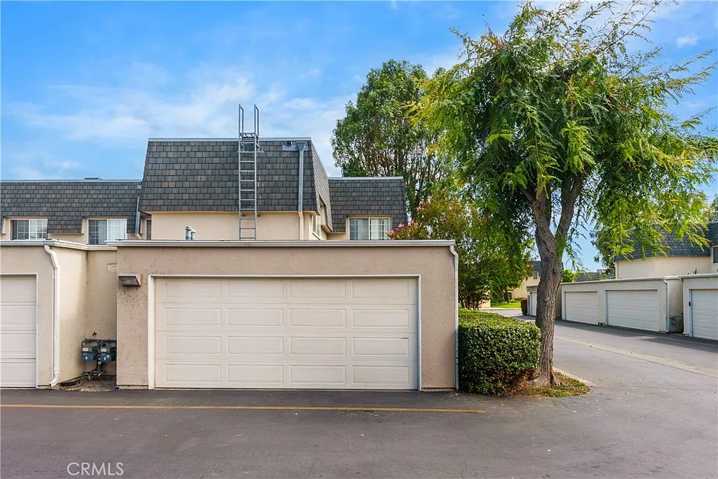 4 bed, 1374 sqft, $3,650 — Photo 4