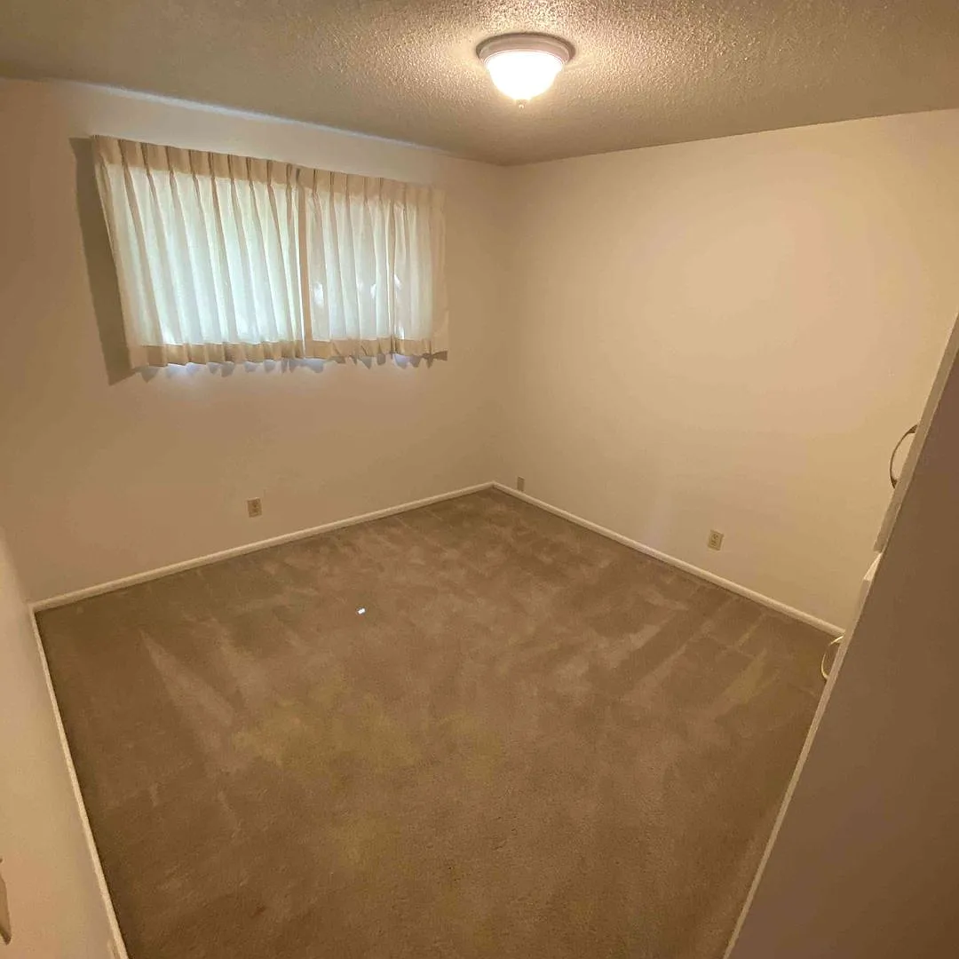 xWillamette Court — Photo 2
