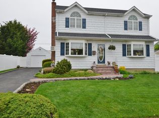 3649 Condor Rd, Levittown, NY 11756